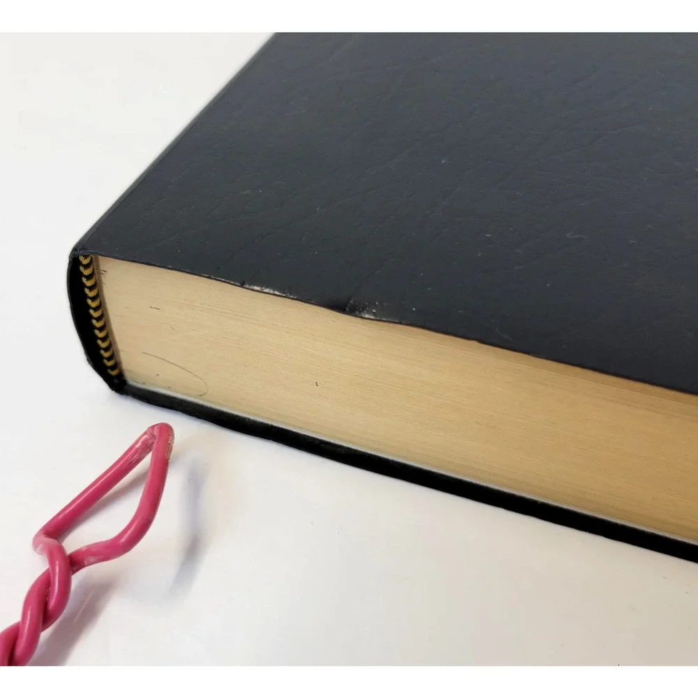 Holy Bible NLT Gift & Award Edition‎ Tyndale Black Leather Red Letter Book